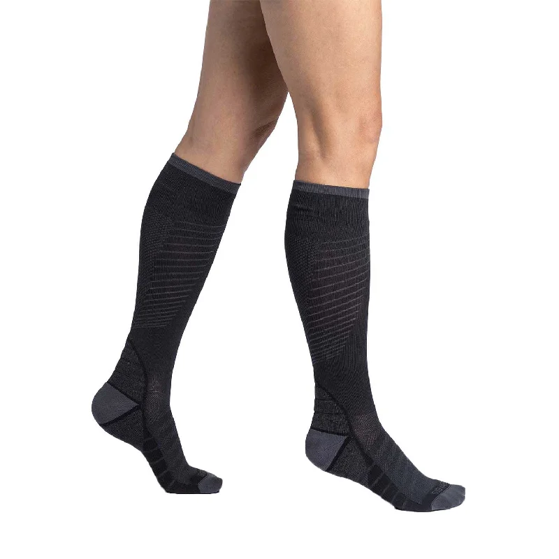 Sigvaris 432 Motion Flow Tech Knee High Socks - 20-30 mmHg